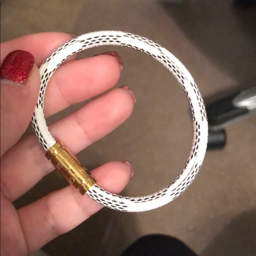 Magnetic bracelet